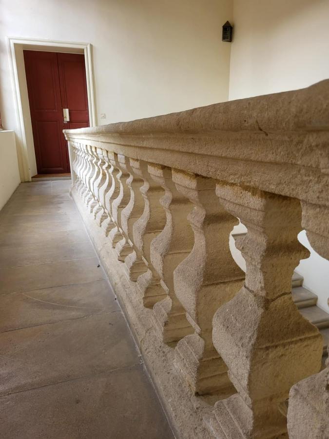 Uzes, Au Coeur Du Centre Medieval La Boussole D'Uzes, Appartement De Caractere Du XVII -Eme Siecle ภายนอก รูปภาพ